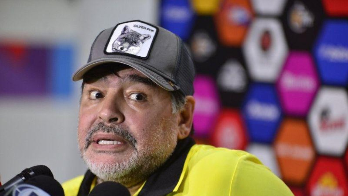 El tecnico argentino de Dorados de Sinaloa  Diego Armando Maradona  habla en rueda de prensa  tras el juego correspondiente a la jornada 11 del torneo de Ascenso MX  en el estadio Coruco Diaz.