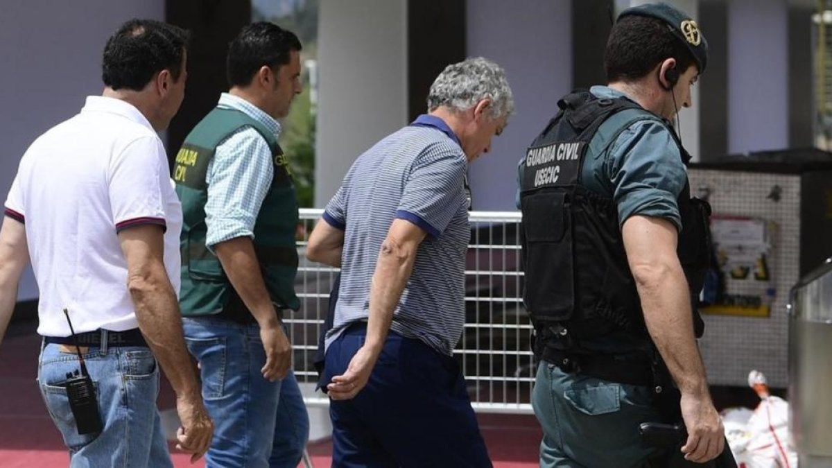 Ángel Villar, detenido por la Guardia Civil, el martes.