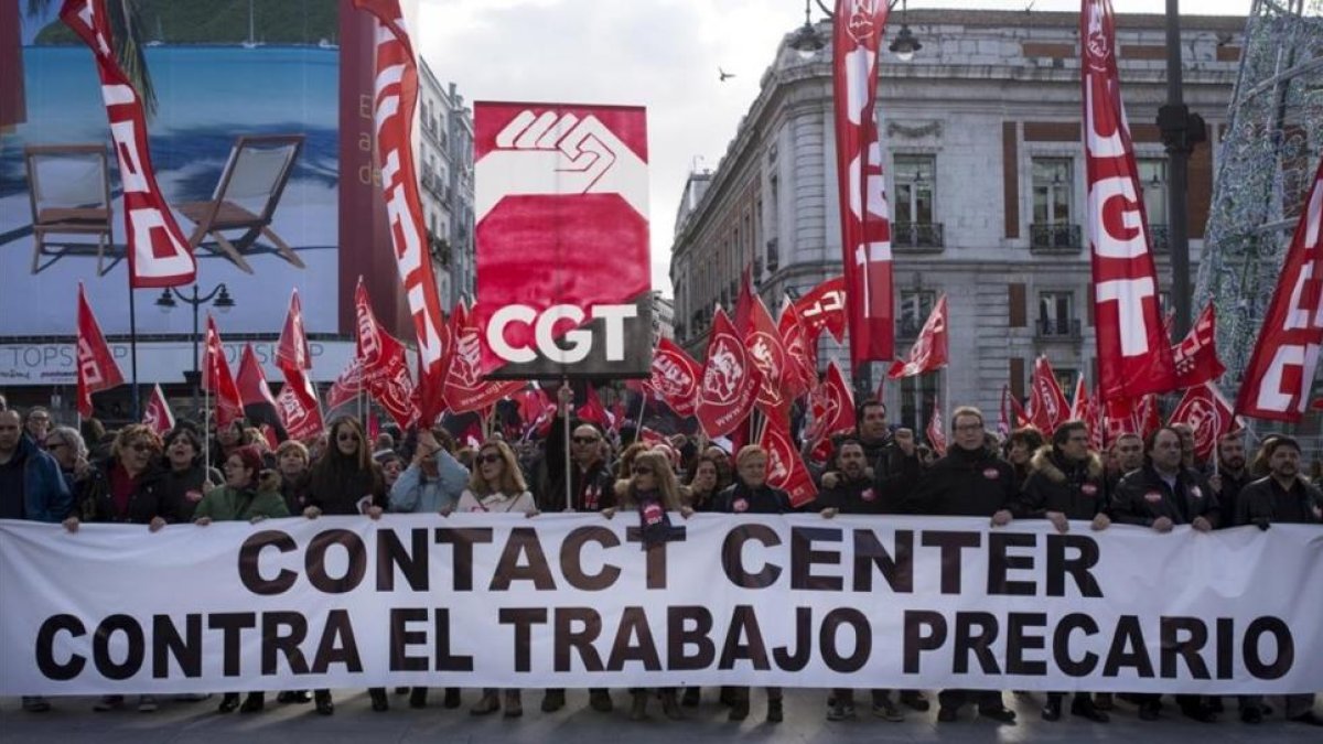 Manifestación de trabajadores de atención telefónica en Madrid.