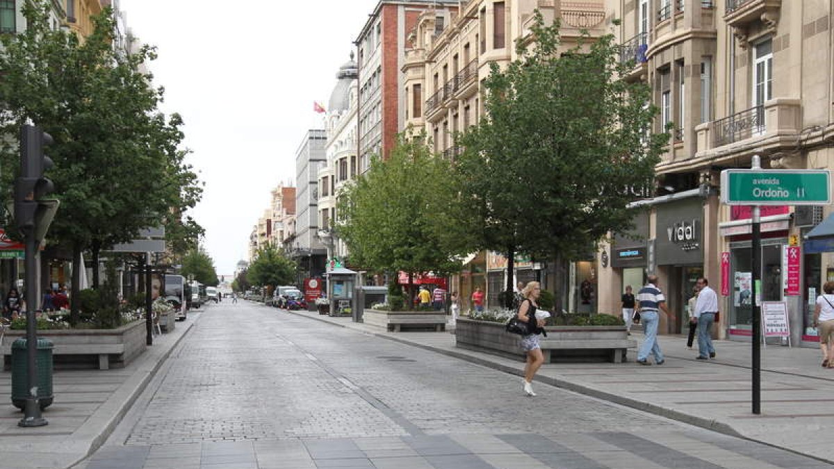 Vista general de Ordoño II, una de las calles más emblemáticas de la capital leonesa.