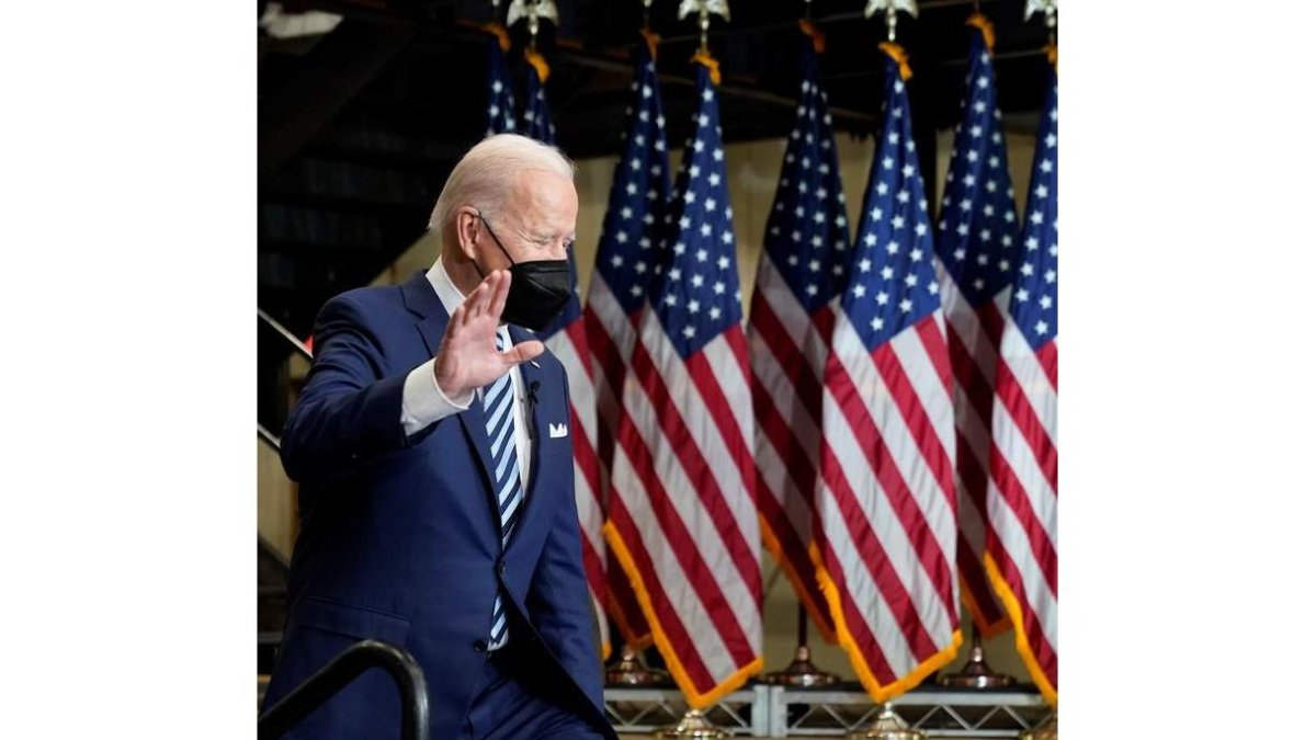 Biden, en su visita a la fábrica de Marlboro en Maryland. CHRIS KLEPONIS