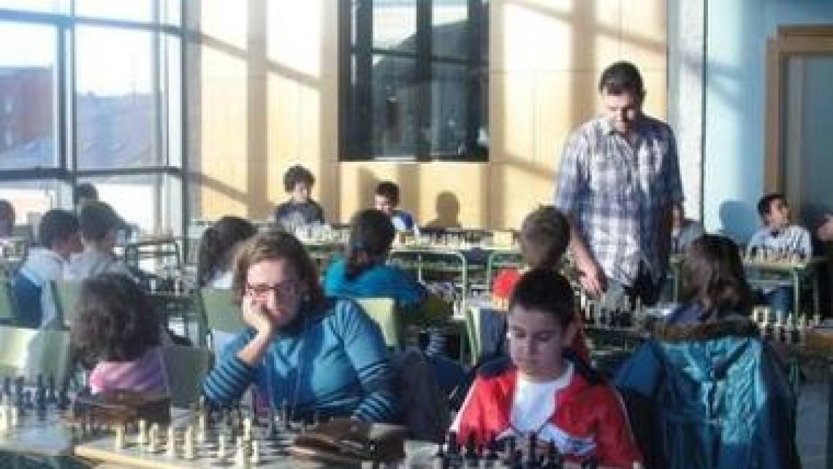 josé Sande durante la jornada de ajedrez que se vivió en el instituto.