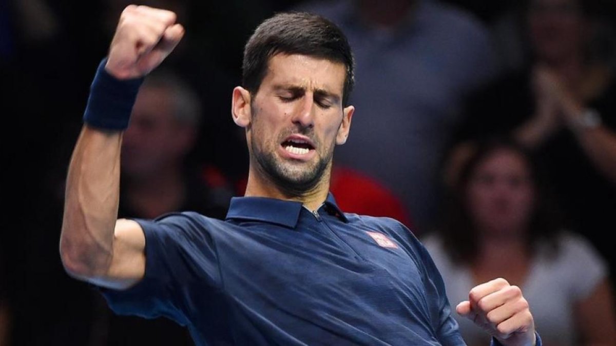 Djokovic celebra su truinfo ante Thiem en el estreno del Masters.