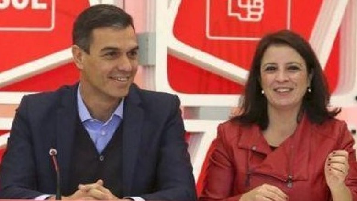 Predro Sánchez y Adriana Lastra. EFE