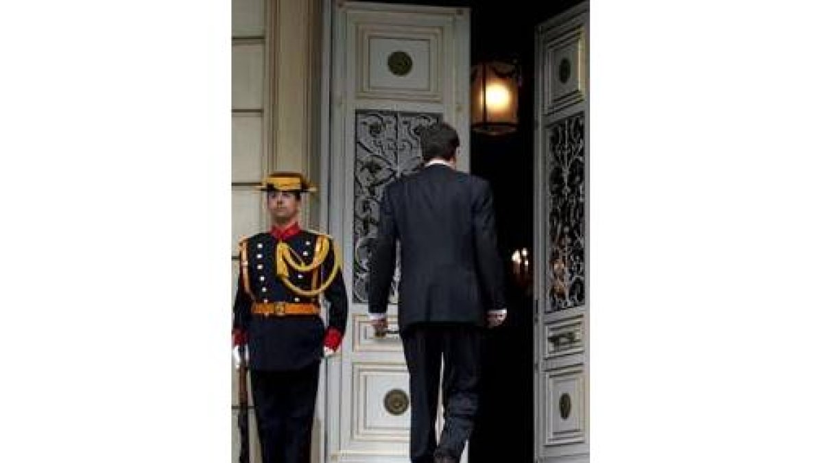 José Luis Rodríguez Zapatero entra en La Moncloa, ya como presidente