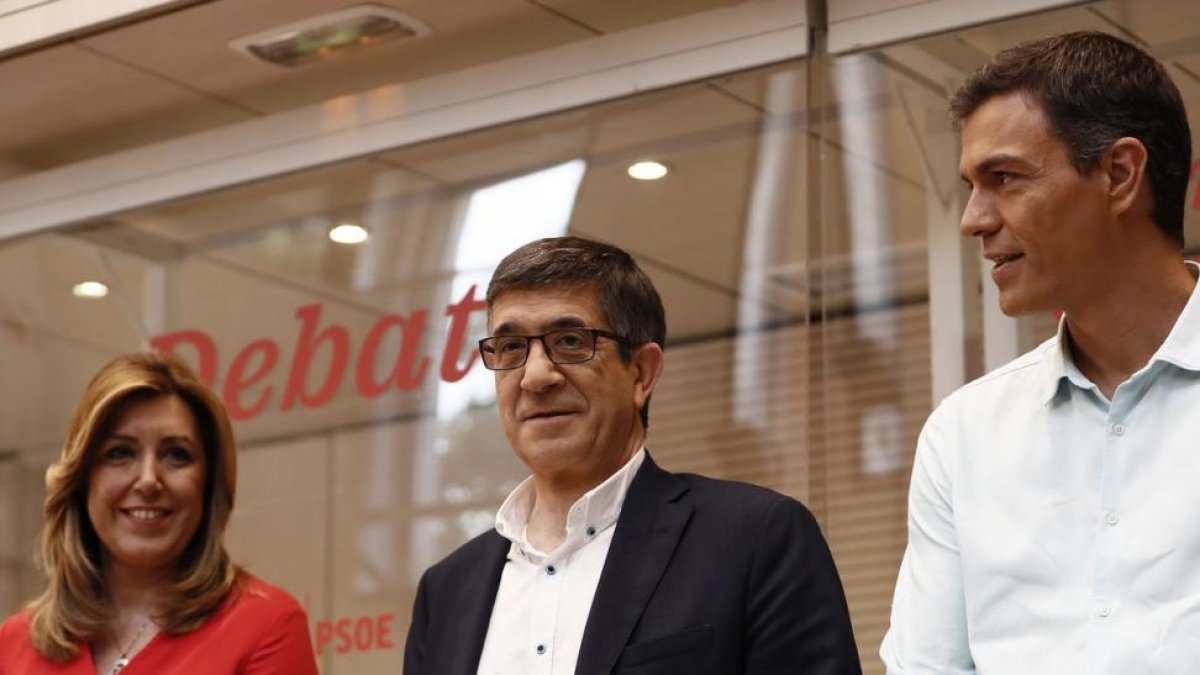 Los candidatos a la Secretaria General del PSOE Susana Diaz, Patxi Lopez  y Pedro Sánchez  posan en la sede del partido
