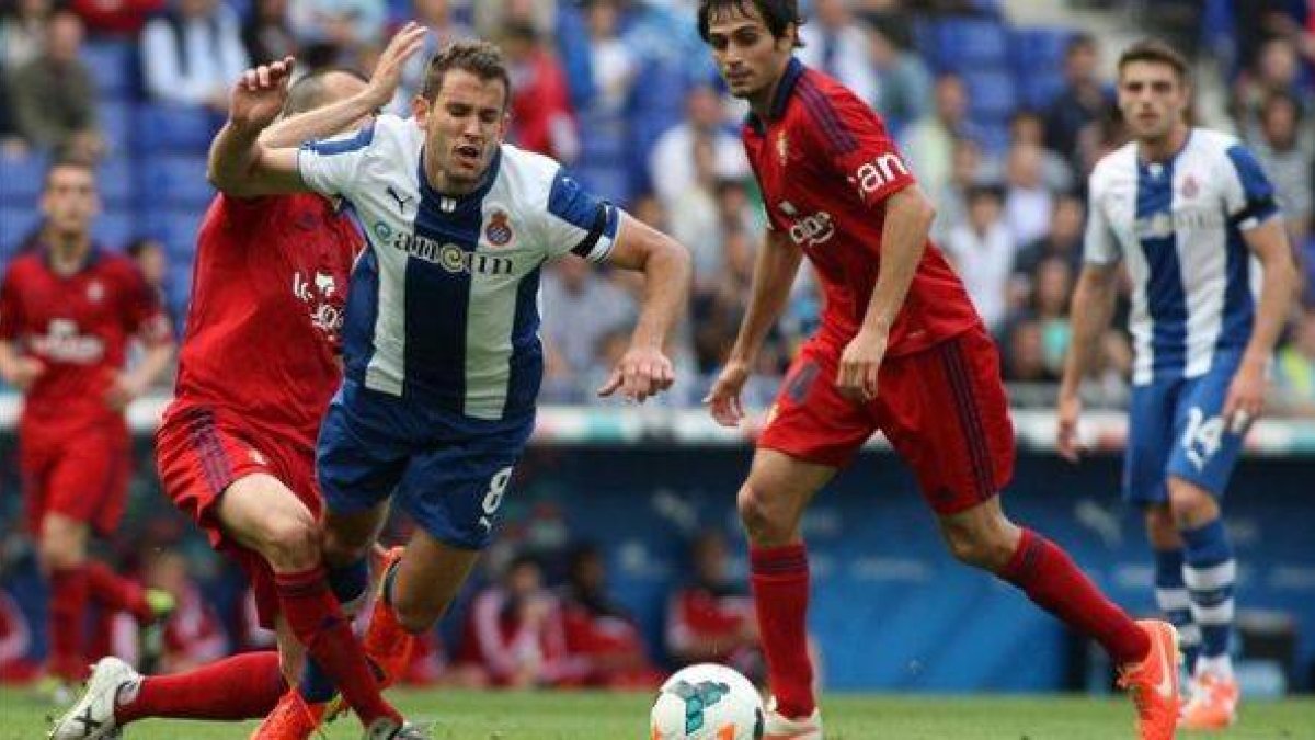 Stuani cae tras la entrada de un jugador navarro en el Power8.