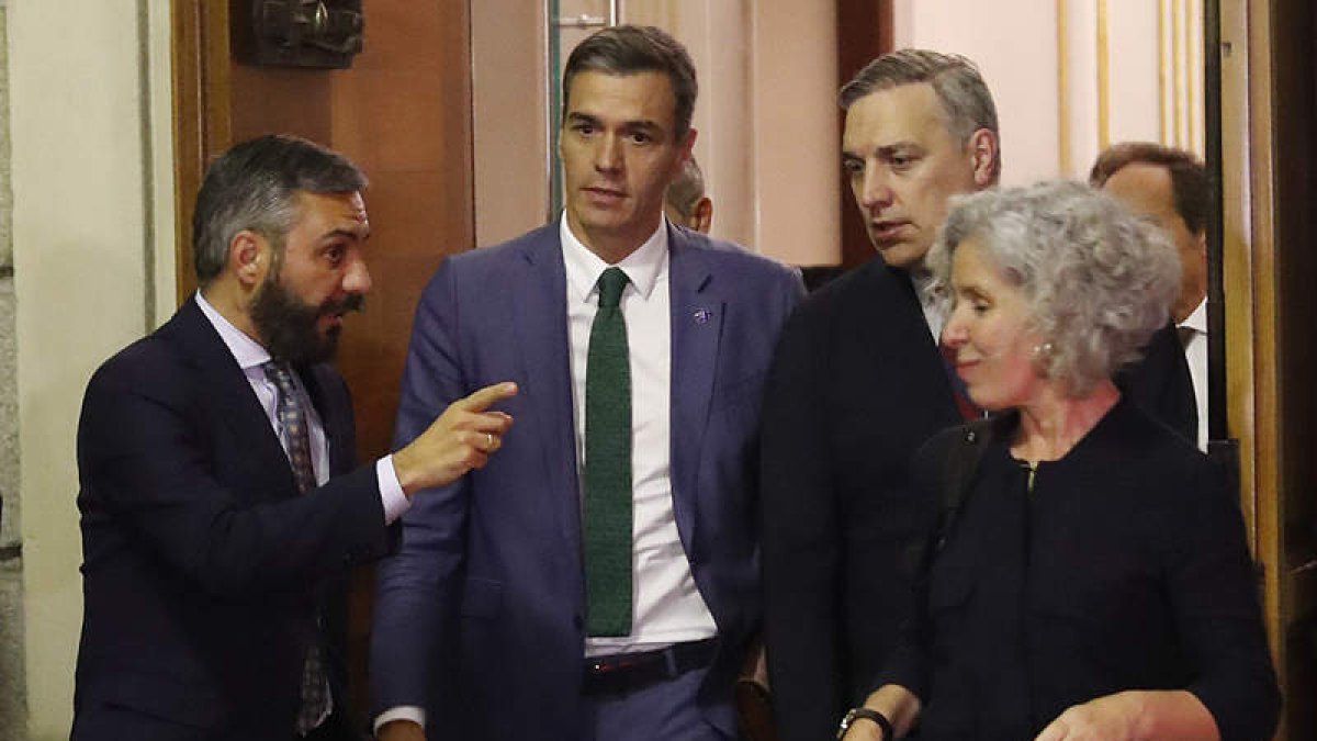 Pedro Sánchez sale del Congreso de los Diputados. J.P. GANDUL