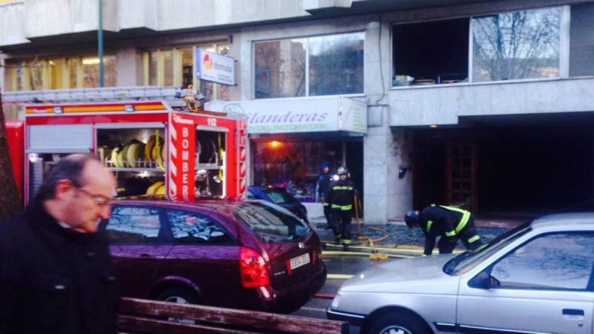 La intervención de los bomberos evitó males mayores en el edificio, ampliamente habitado