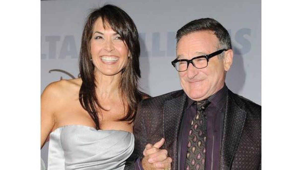 Fotografía de archivo de Robin Williams con su esposa Susan Schneider.