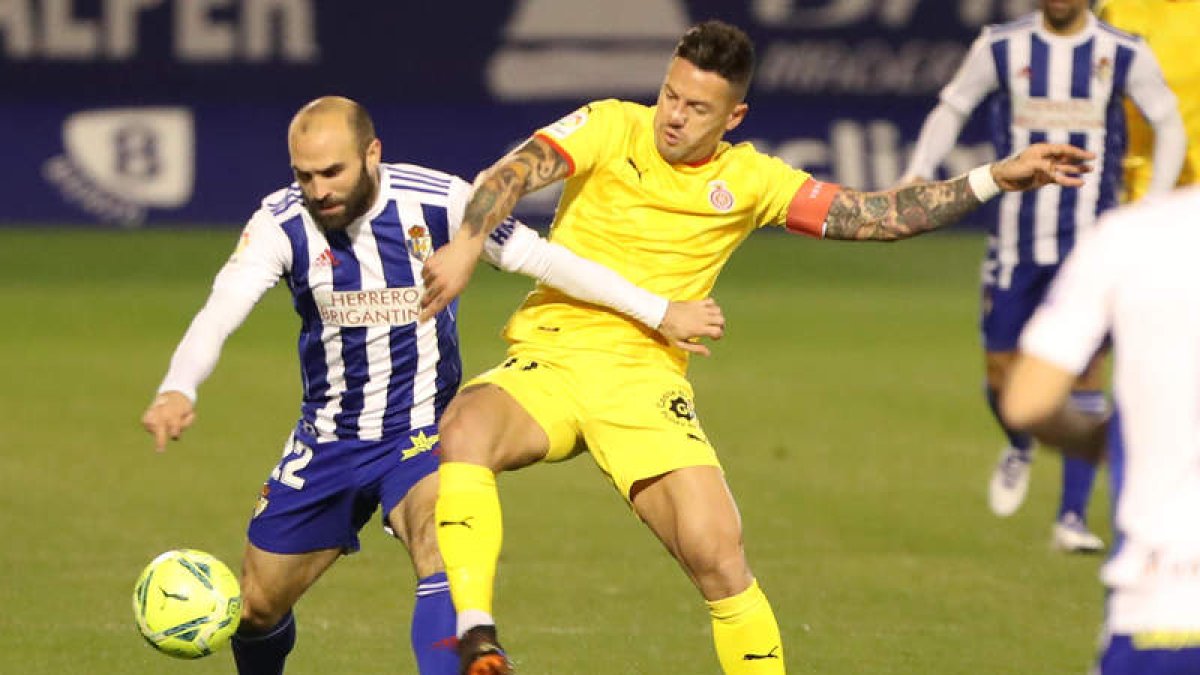 El equipo blanquiazul terminó la primera vuelta con 11 puntos de margen sobre el descenso. L. DE LA MATA