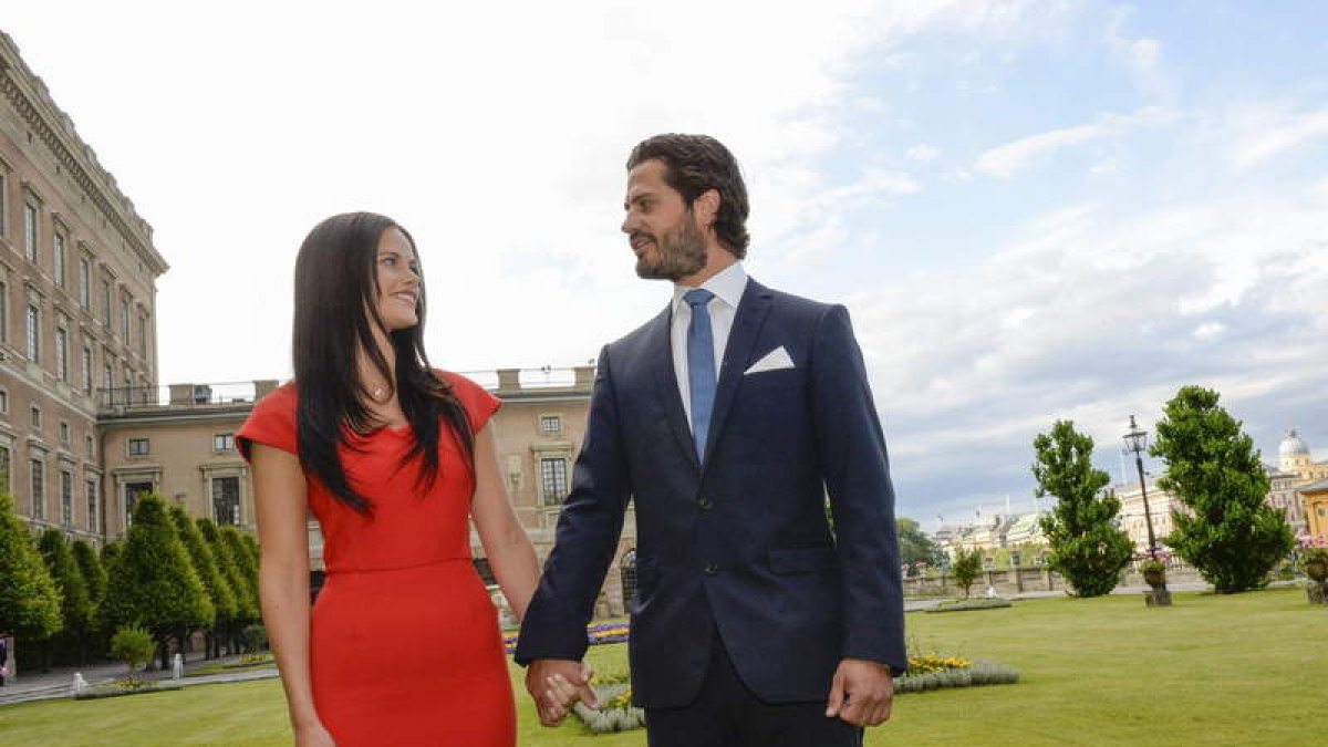 Sofia Hellqvist y el príncipe de Suecia, Carlos Felipe, anuncian su compromiso