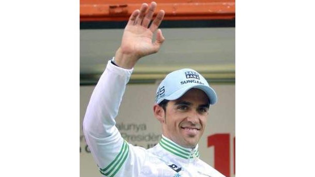 Alberto Contador ya sabe lo que es enfundarse el maillot de ganador de la Vuelta a Castilla y León.