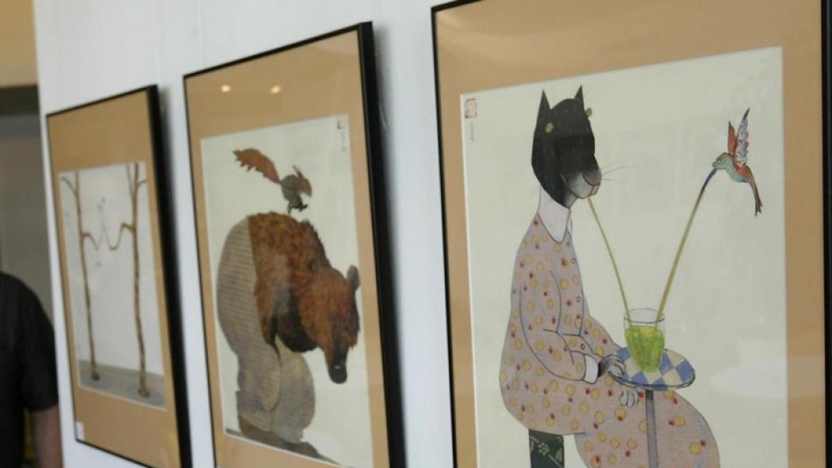 Ilustraciones de Wolf Erlbruch, en una exposición sobre libro infantil, en Barcelona.