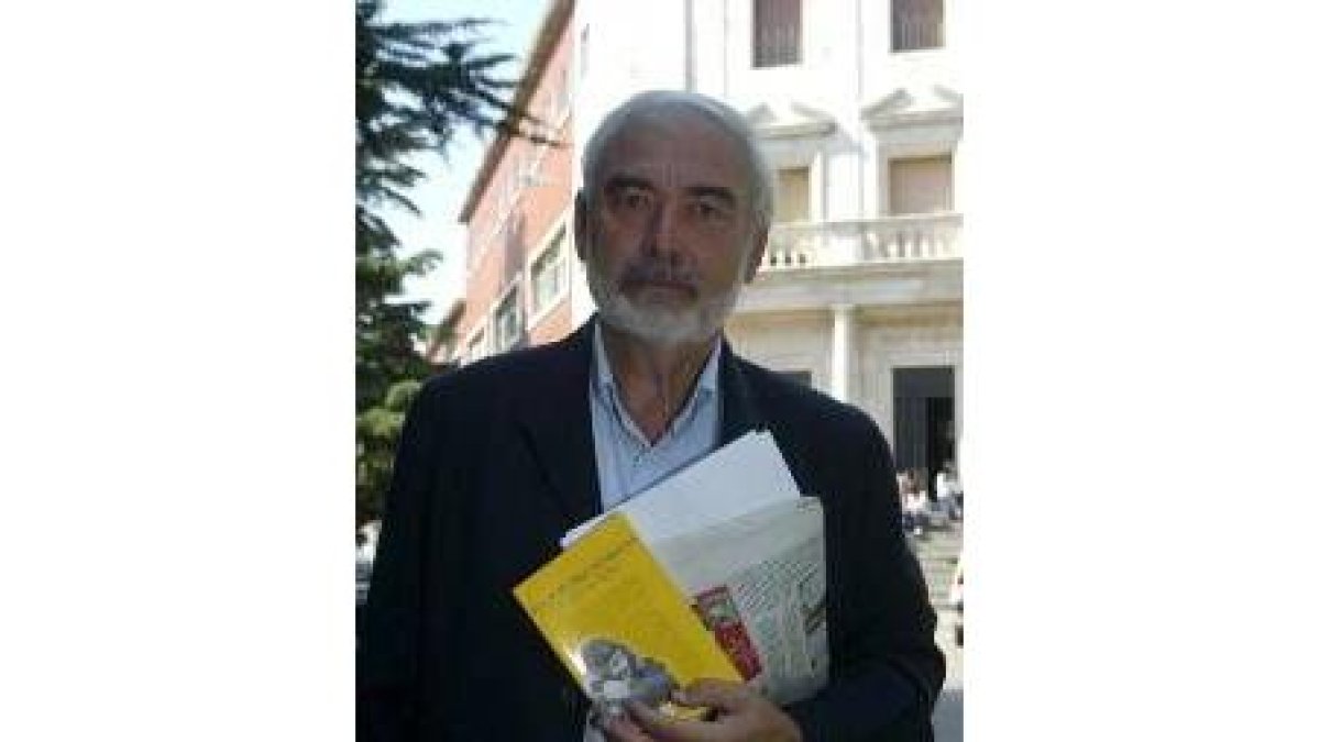 Juan Pedro Aparicio, autor de «La vida en blanco»