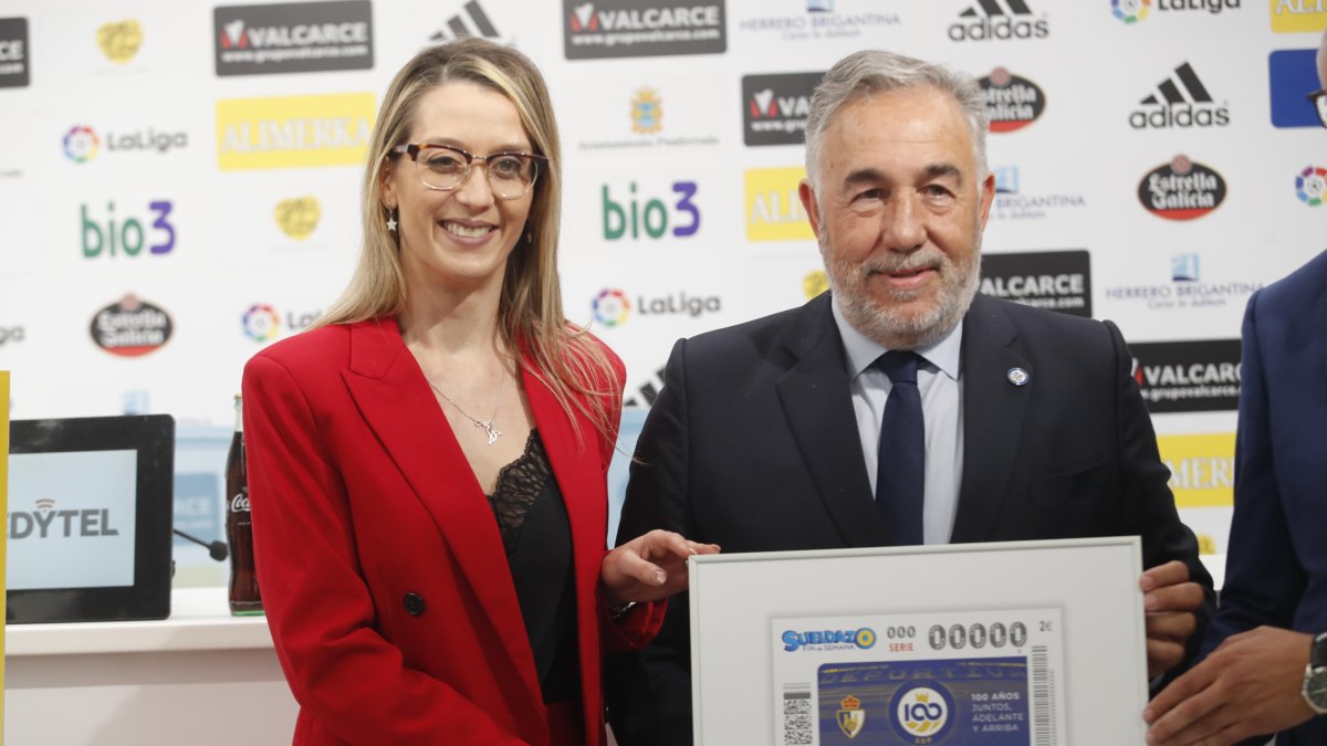 Presentación del cupón de la Once con el centenario de la Deportiva. L. DE LA MATA