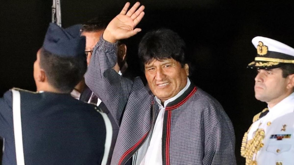 El presidente boliviano, Evo Morales, a su llegada al aeropuerto de Lima.