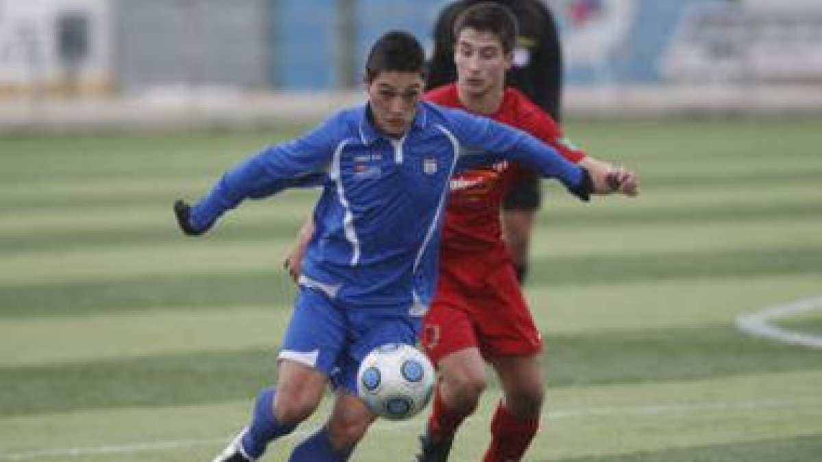 Merino, en primer término, fue uno de los jugadores destacados en el equipo trepalense.