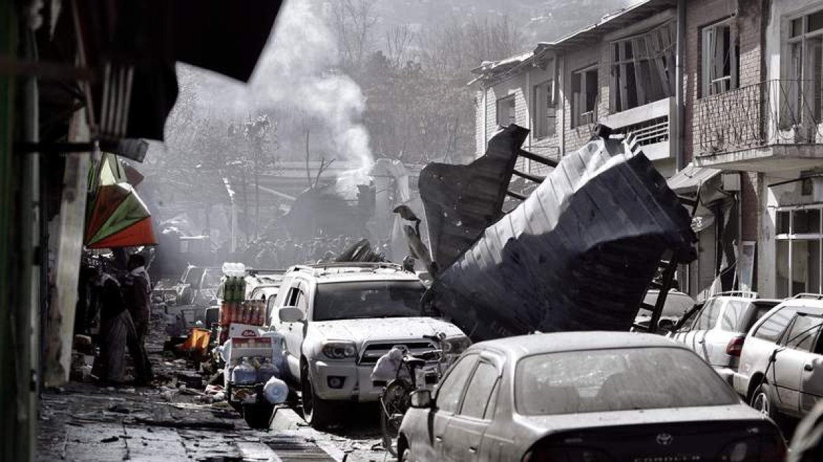 La ambulancia bomba dejó el centro de Kabul convertido en un cementerio. HEDAYATULLAH AMID
