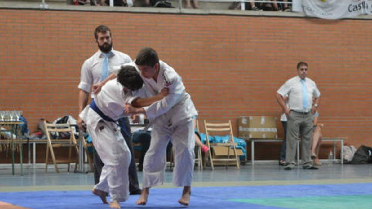 Los judocas leoneses demostraron sus buenas condiciones a lo largo del trofeo.
