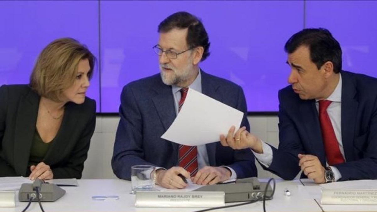 El presidente del PP, Mariano Rajoy, junto con otros miembros de la dirección conservadora este lunes en el Comité Ejecutivo popular.