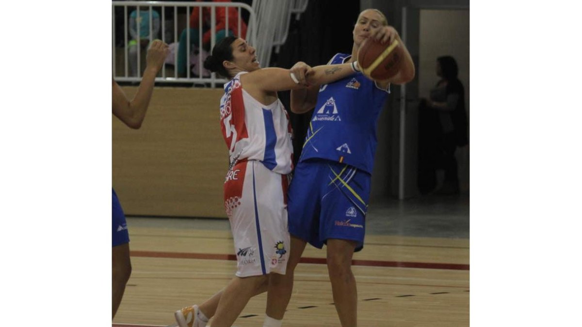 Esther Montenegro, jugadora de Baloncesto León.