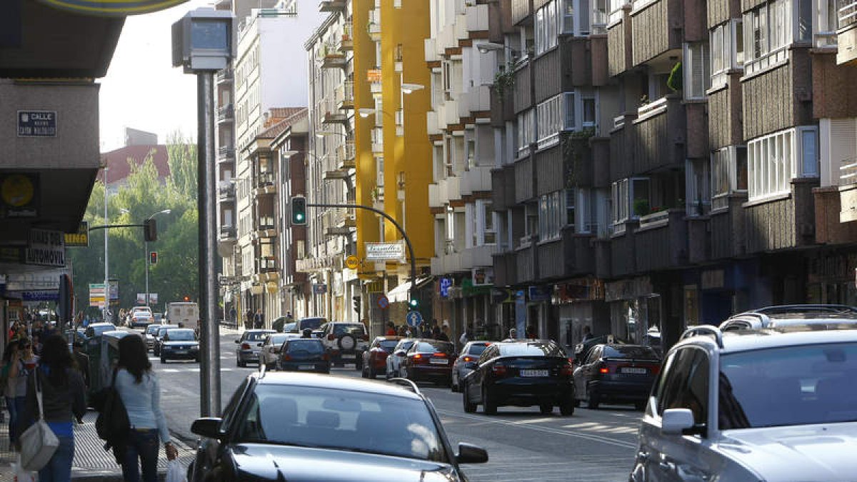 El semáforo con radar de la avenida Miguel Castaño, que funciona ya desde hace algún tiempo.