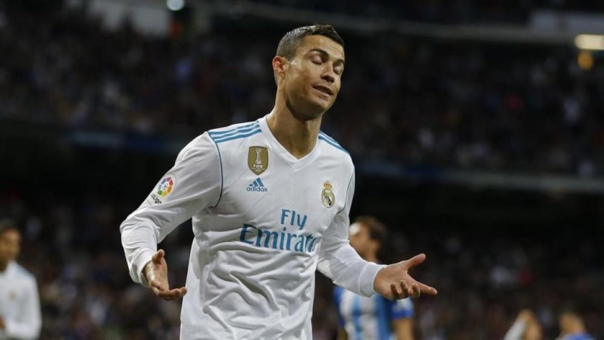 Cristiano Ronaldo gesticula tras marcar un gol.