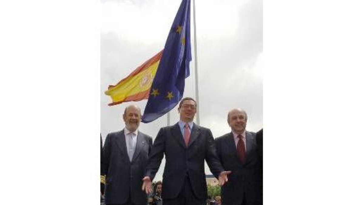 Álvaro Gil-Robles, Alberto Ruiz-Gallardón  y Joaquín Almunia, en Madrid