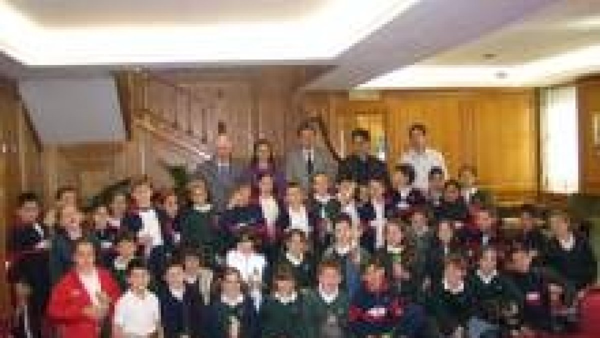 Mario Amilivia recibió a los niños del colegio Agustinas Misioneras