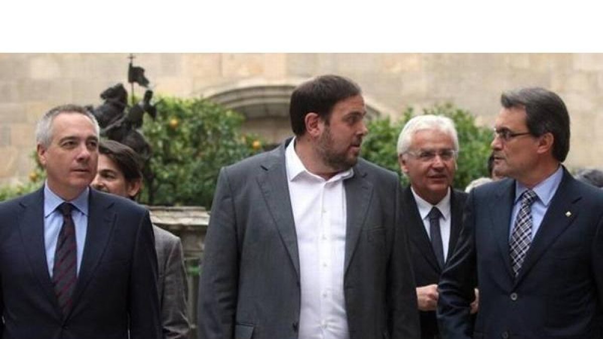 De izquierda a derecha, Pere Navarro, Oriol Junqueras y Artur Mas, en diciembre del año pasado.