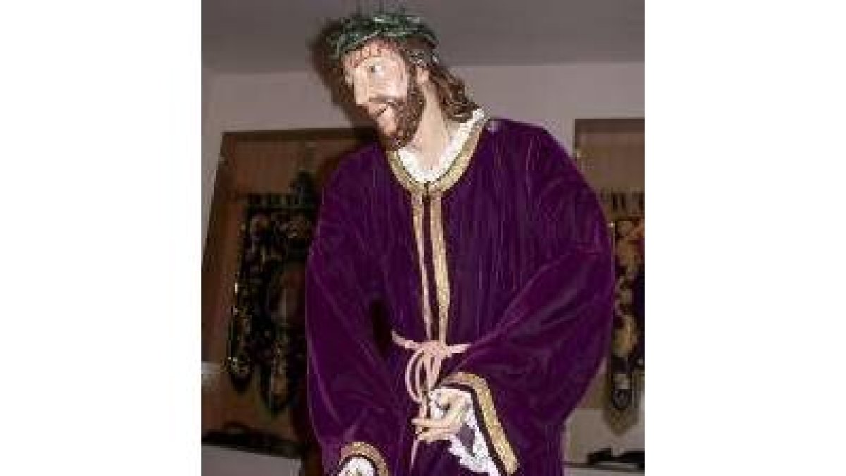 El Cristo ha regresado a La Bañeza tras su restauración