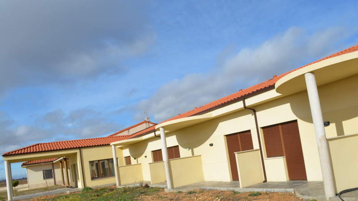 Imagen actual de la residencia de mayores de Laguna de Negrillos, anexa al Centro de Día. MEDINA
