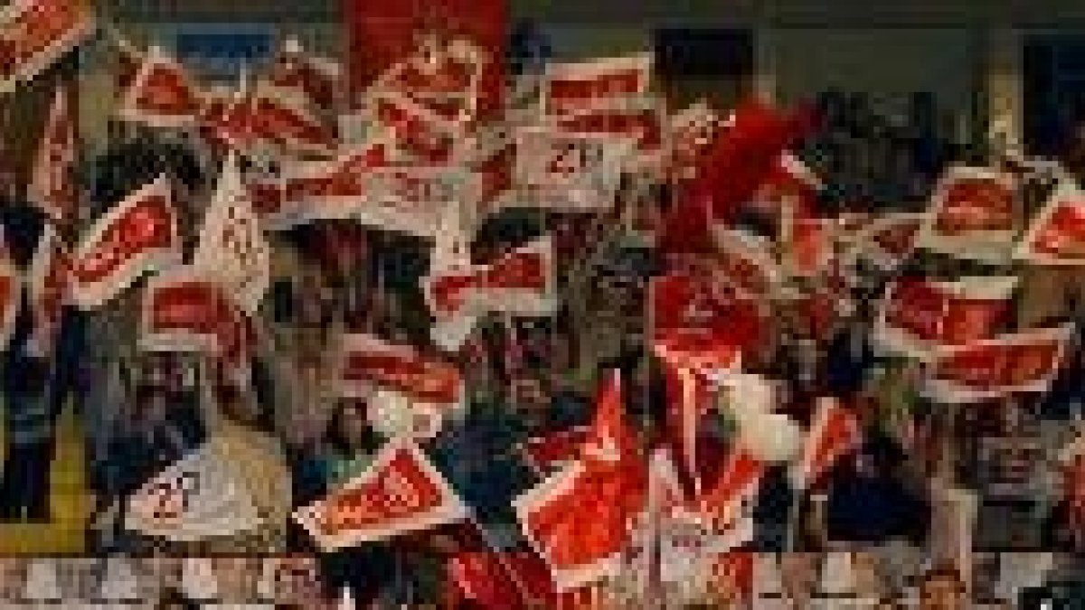 Pancartas socialistas en un mitin de Rodríguez Zapatero