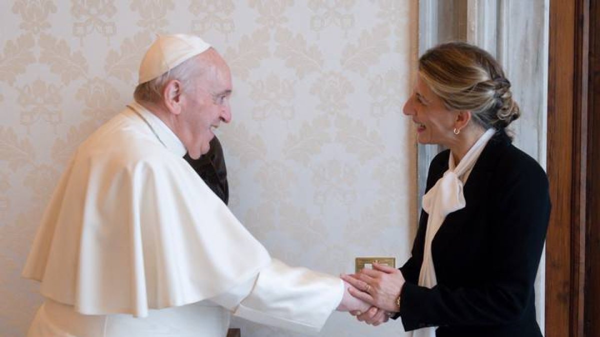 El papa recibe a Yolanda Díaz. EFE