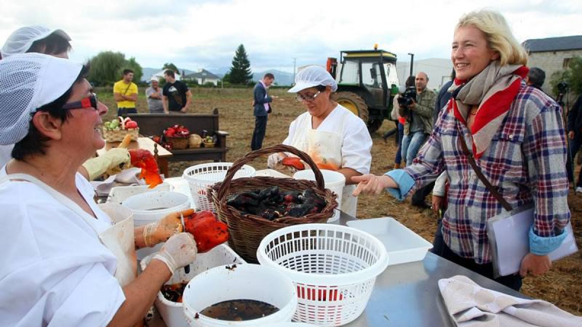 La actriz Ana Duato graba un capítulo del programa 'Un país para comérselo' en el Bierzo.