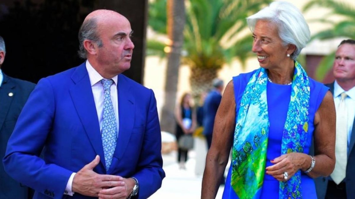 El ministro de Economía, Luis de Guindos, y la presidenta del FMI, Christine Lagarde, este mes de junio en Valencia
