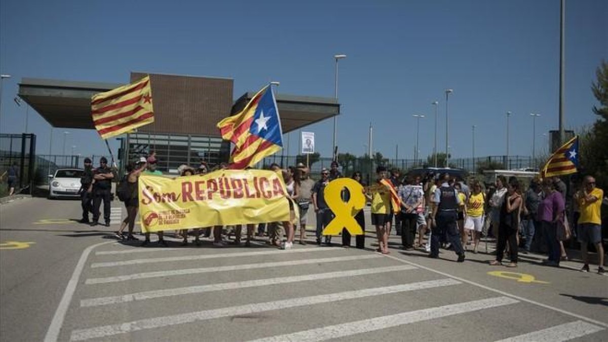 Concentración ante la prisión de Puig de les Basses (Girona)