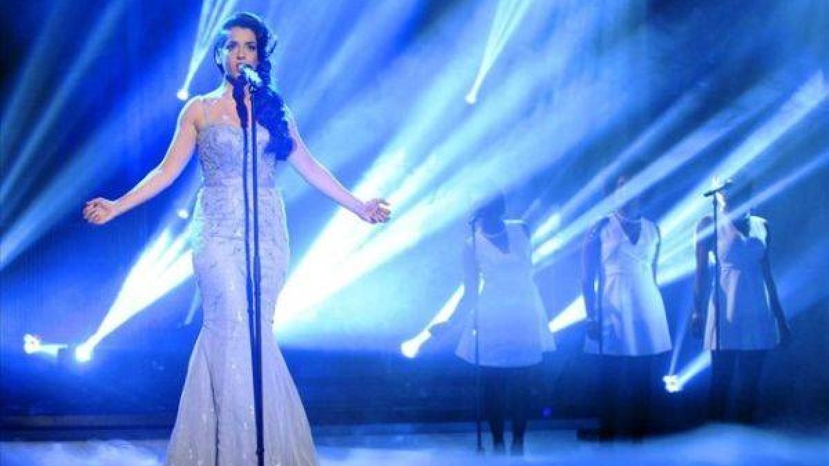 Ruth Lorenzo interpreta 'Dancing in the rain', durante la gala en la que fue escogida para ir a Eurovisión.