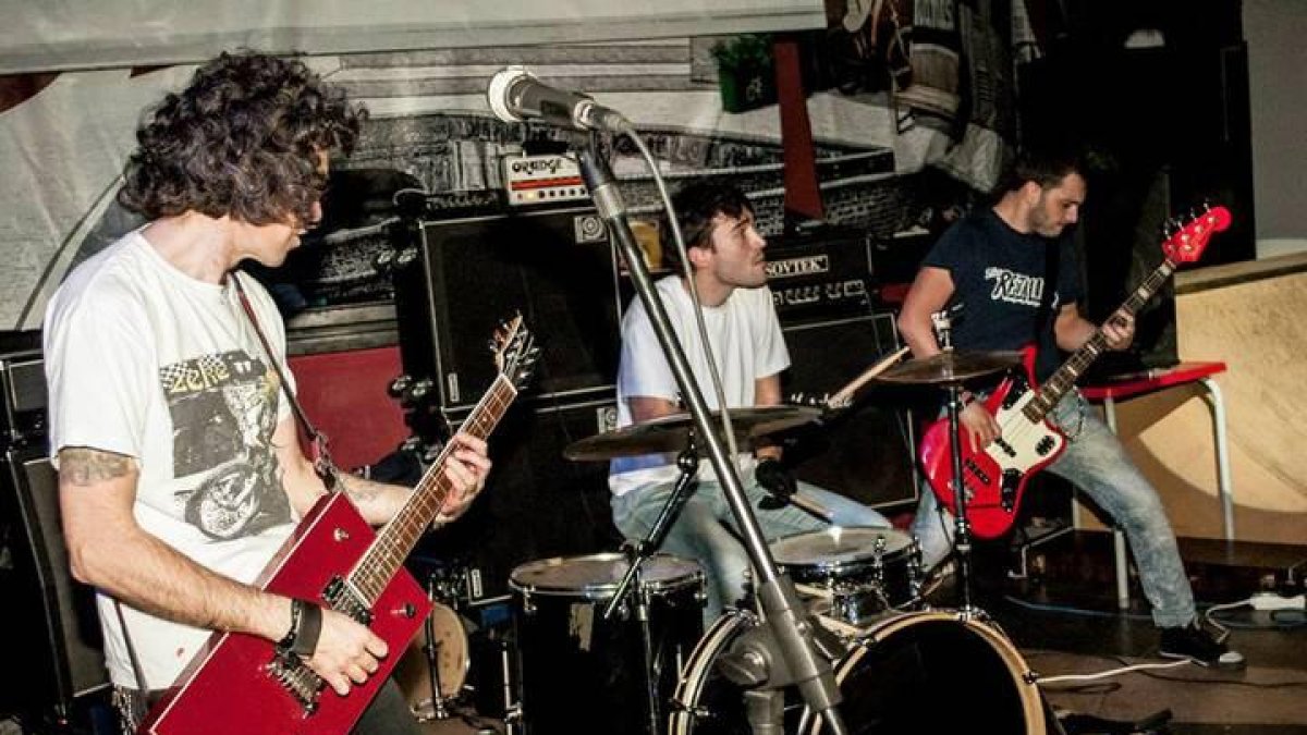 Los capitalinos Zoketes se medirán hoy a los ponferradinos Gibones: una final punk.