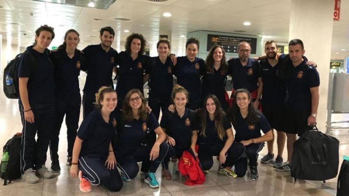 El equipo femenino español de hockey sobre patines, a su llegada este domingo a Barcelona.
