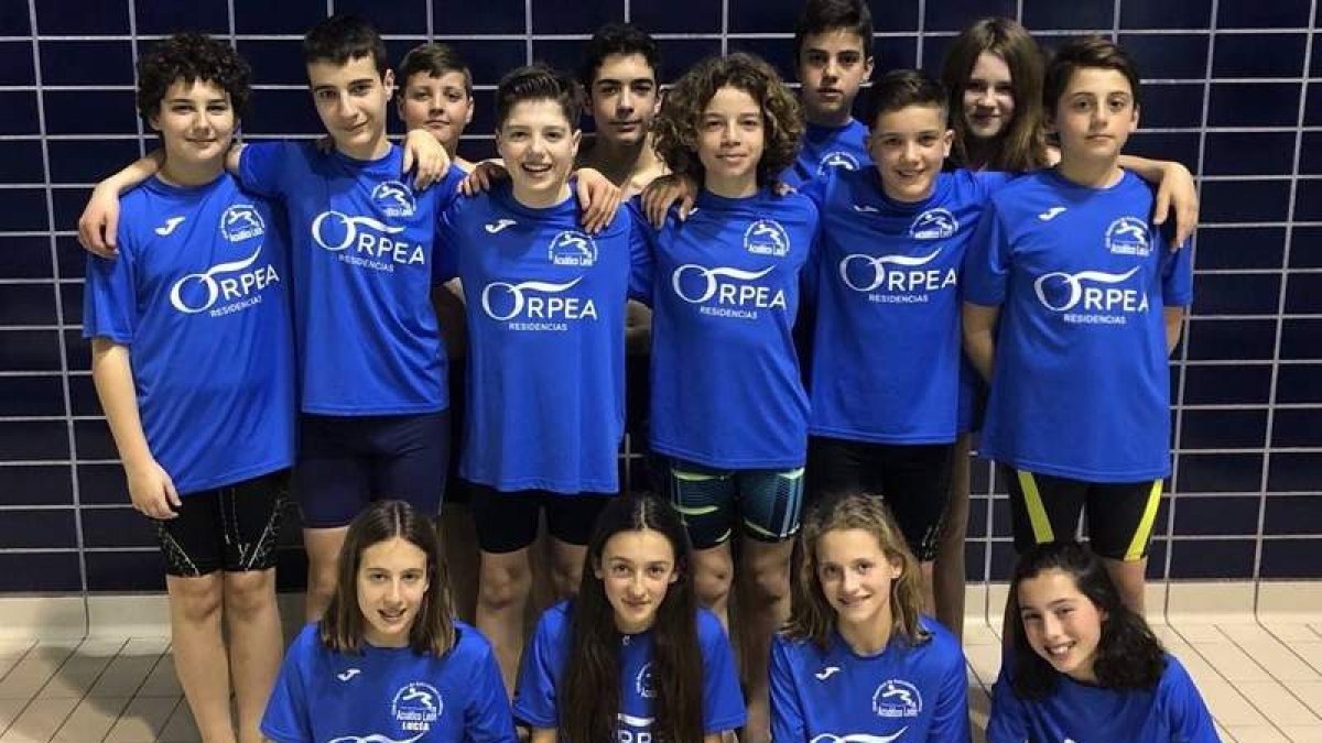Los 21 nadadores del Club Acuático León, 13 niños y 8 niñas, sumaron un total de 661 puntos. DL