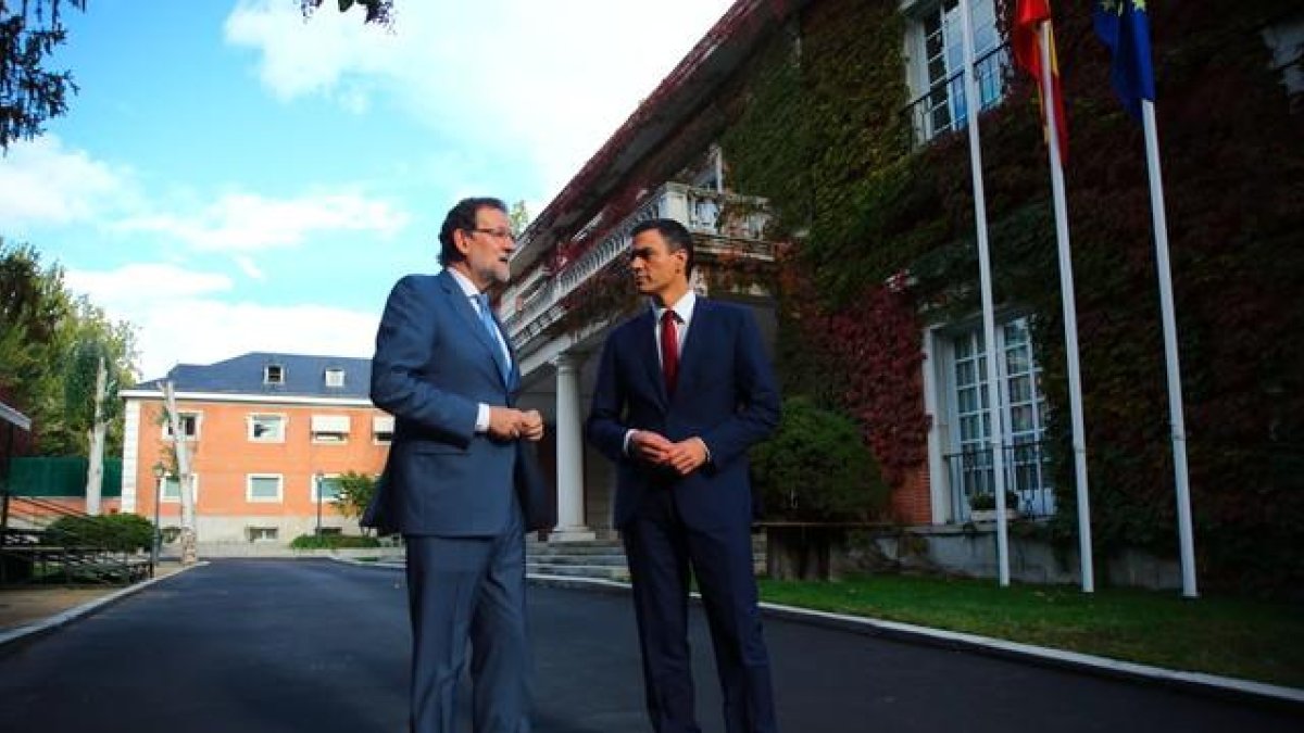 Mariano Rajoy y Pedro Sánchez, este miércoles en la Moncloa.