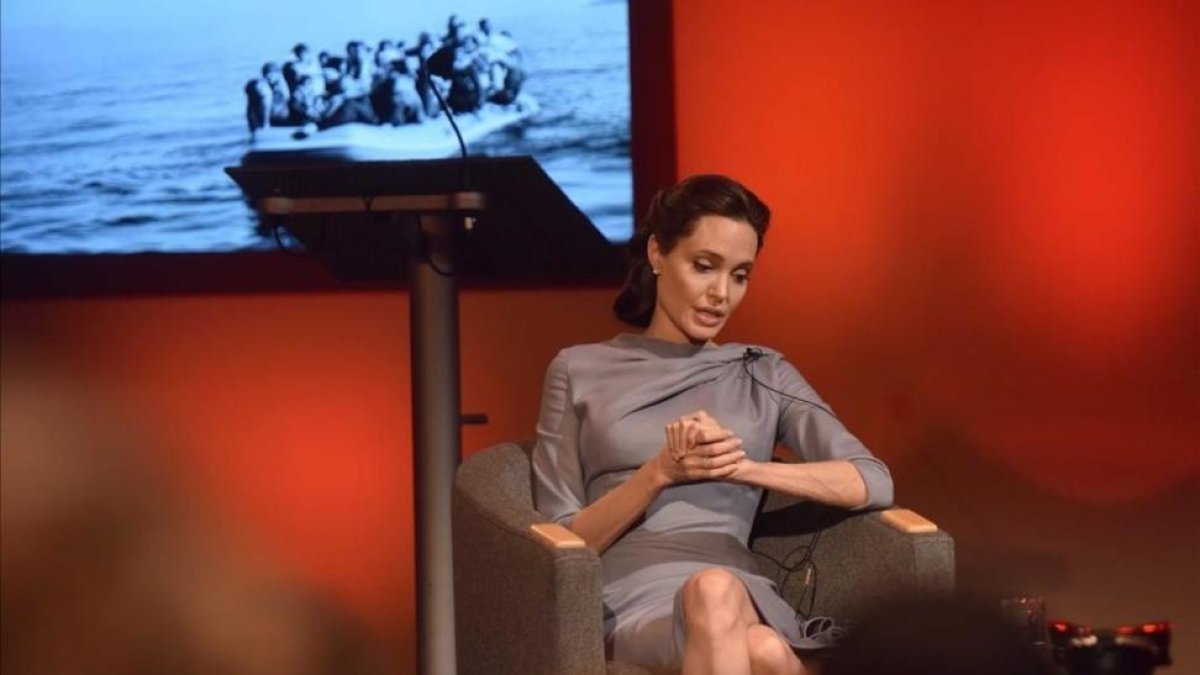 Angelina Jolie durante su intervención en Londres como enviada especial del ACNUR.