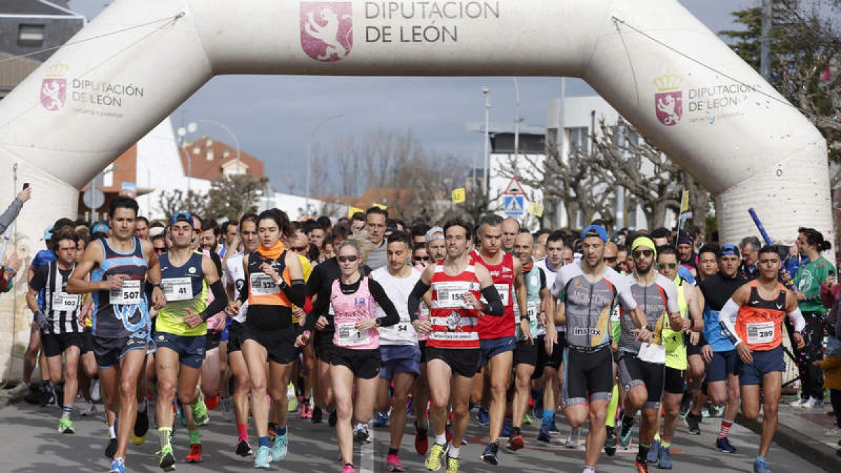 Salida de los 10 Kilómetros de La Virgen 2020. FERNANDO OTERO