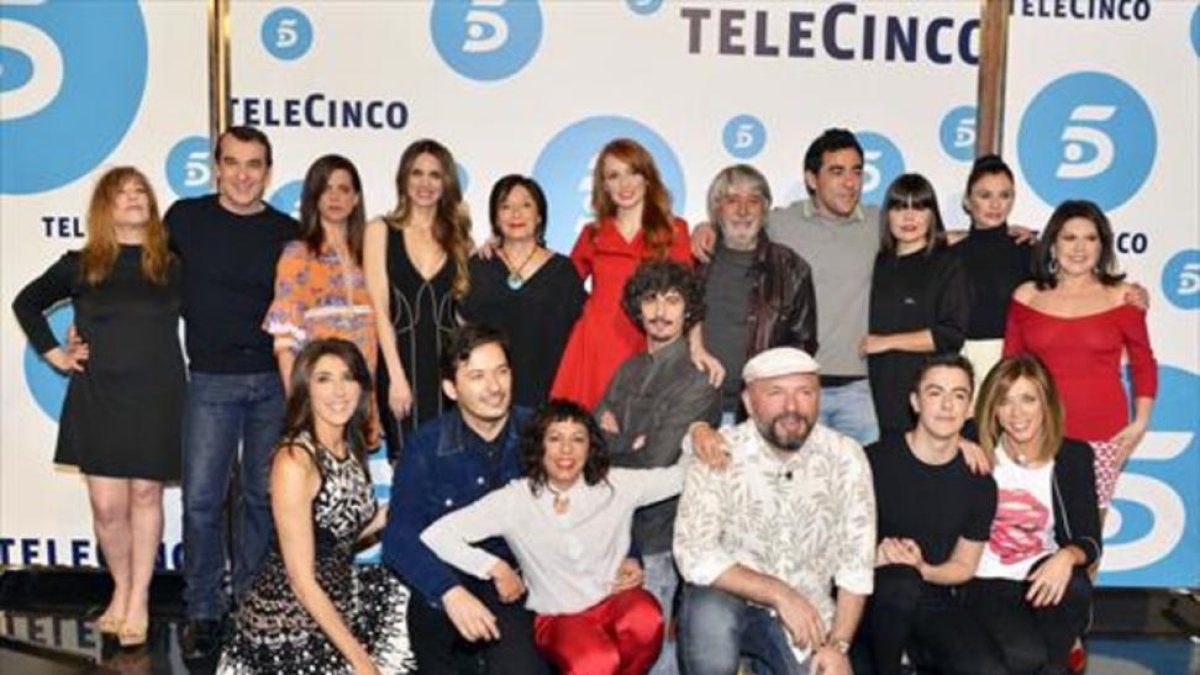 Foto de grupo de los actores de la serie 'La que se avecina'.