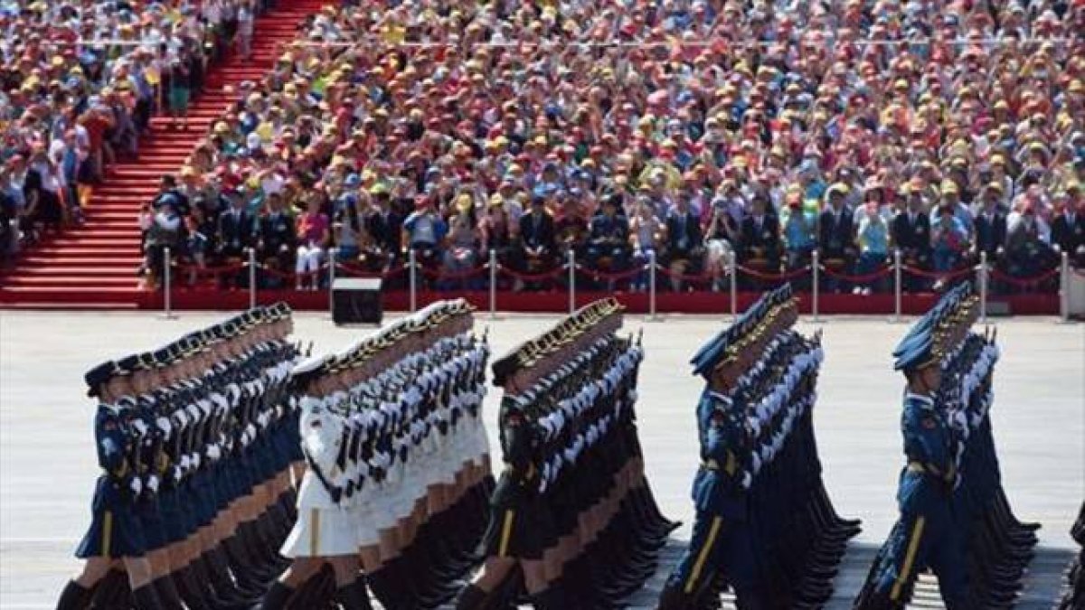 Imagen del espectacular desfile militar en Pekín, este jueves.