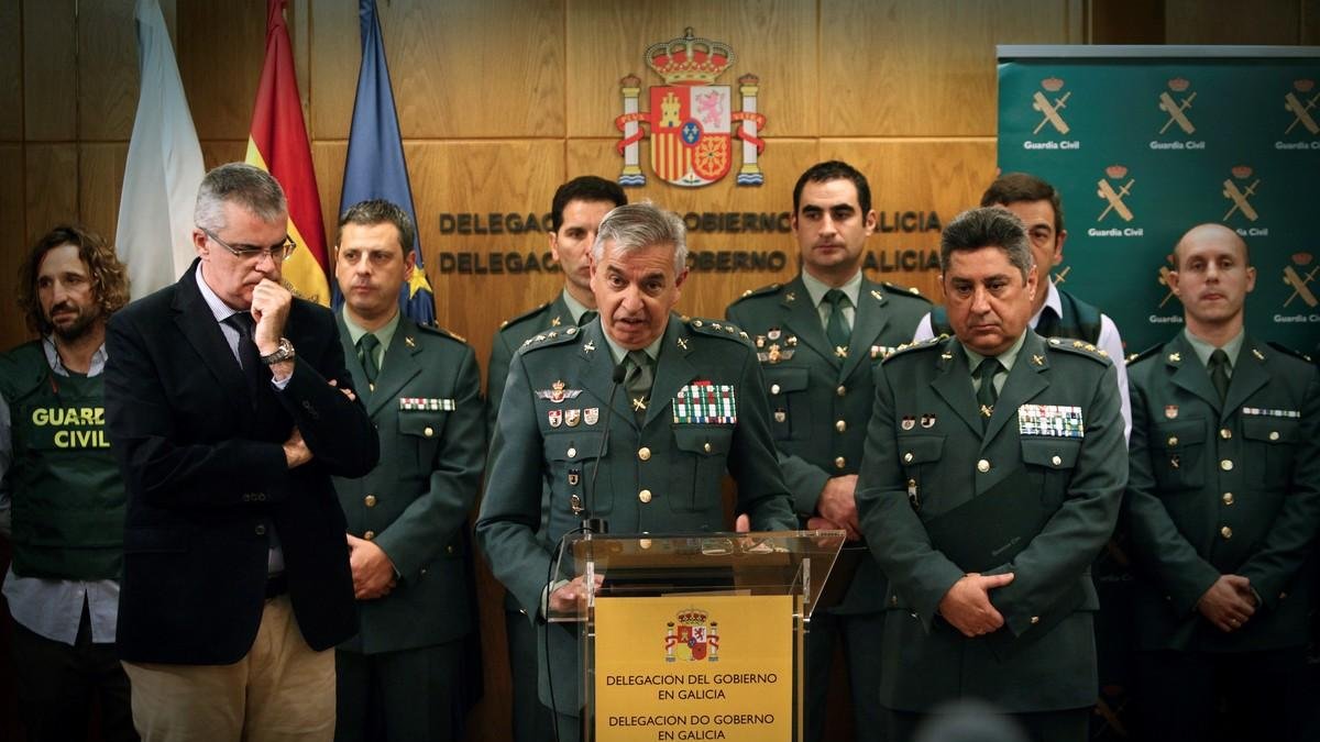 El coronel de la Unidad Central Operativa (UCO) de la Guardia Civil, Manuel Sánchez Corbí, en el centro. /