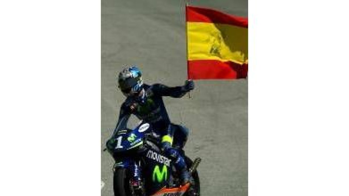 Pedrosa ondea la bandera española en Jerez, tras ganar la carrera