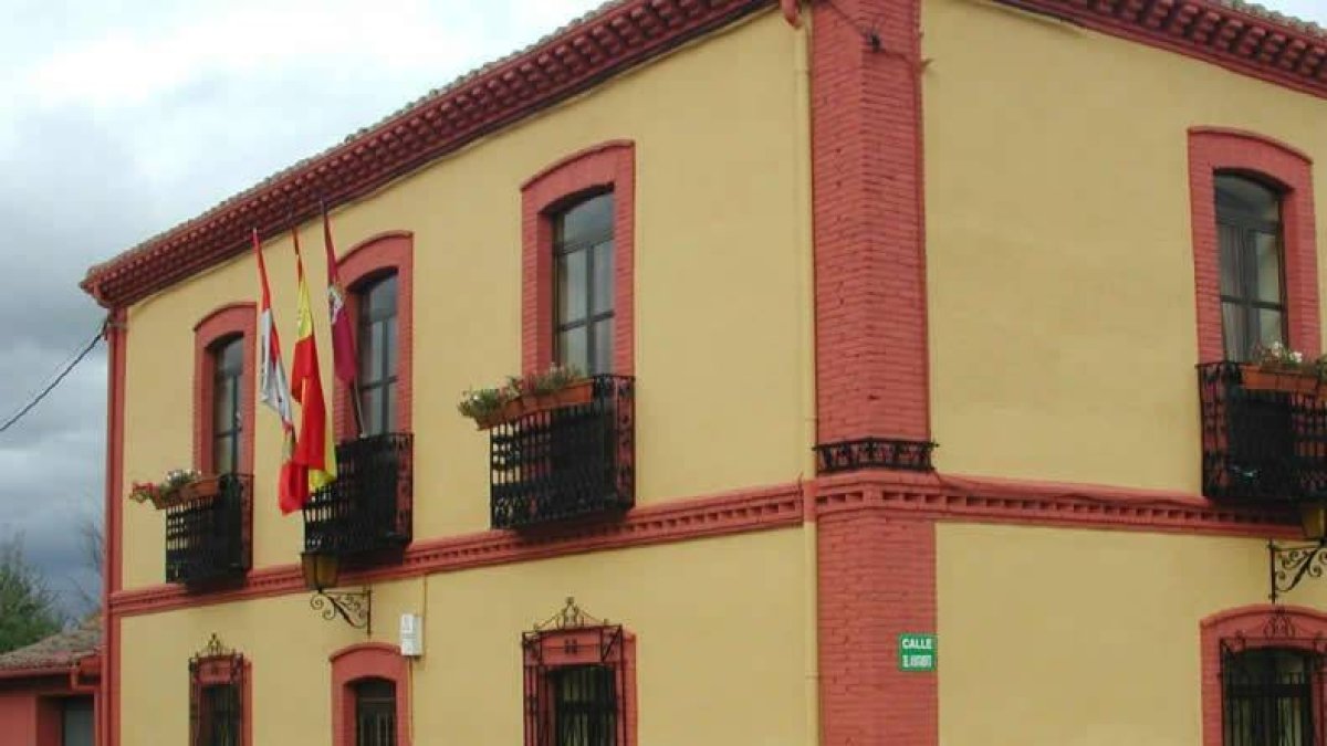 Fachada del Ayuntamiento de Garrafe de Torío.